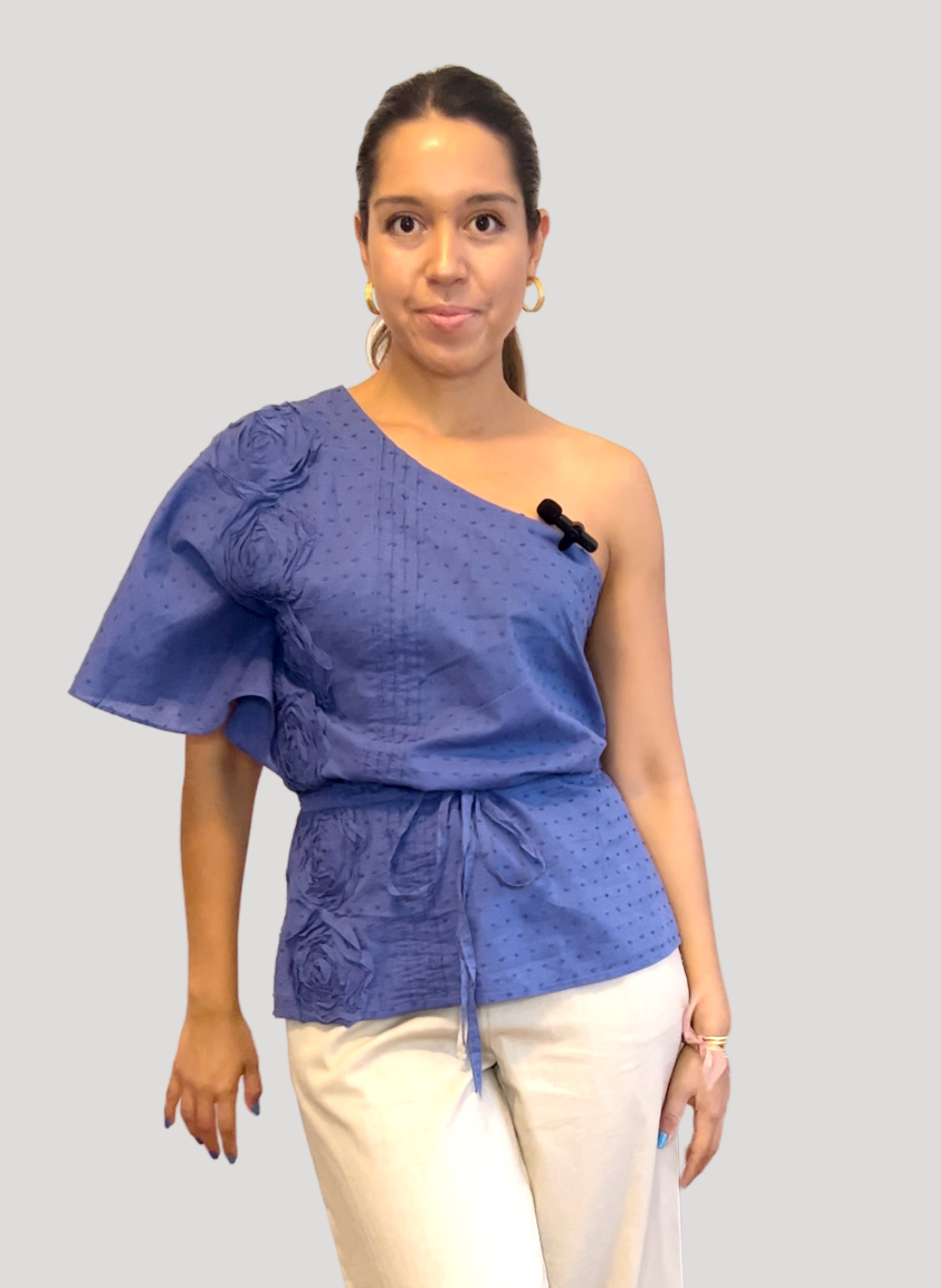 Blusa azul asimétrica